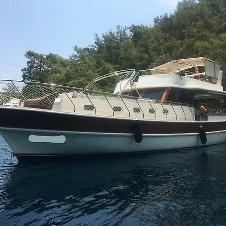Yacht Traffic 보트호텔 무글라