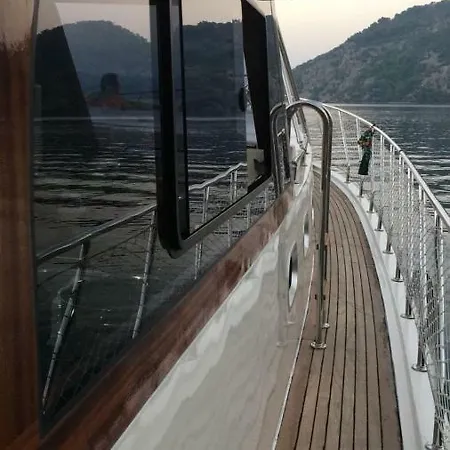 Yacht Traffic بوتيل موجلا